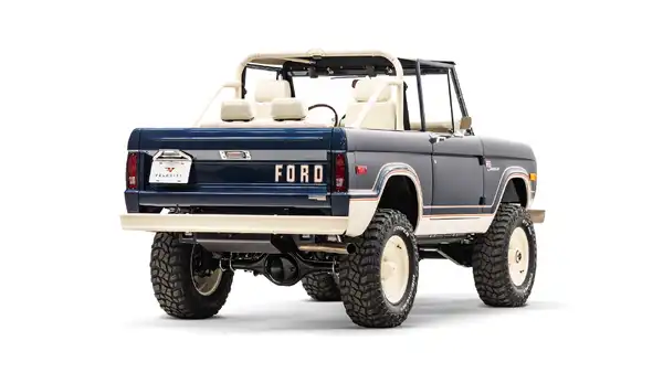 1974 Classic Ford Bronco_2 Drivers Side _6 Passenger Side Front 