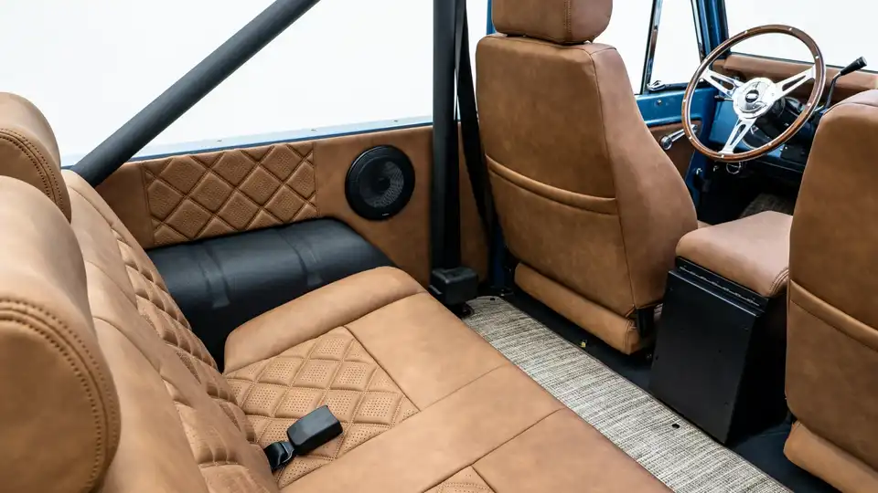 9152 1971 Brittany Blue Ford Bronco22 Interior Lg