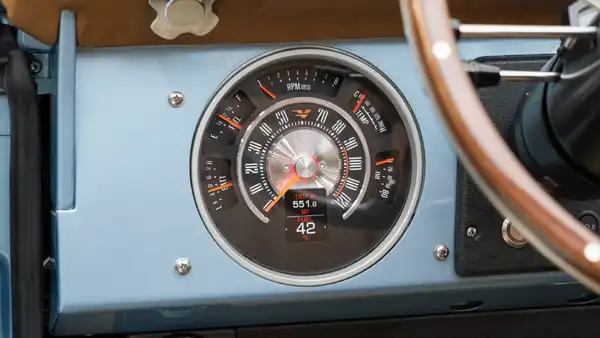 1974 Classic Ford Bronco_15 Dakota Digital Gauges