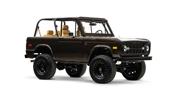 1975 Classic Ford Bronco_7 Passenger Side Front  3.4
