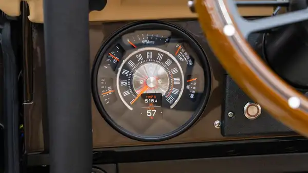 1975 Classic Ford Bronco_15 Dakota Digital Gauges