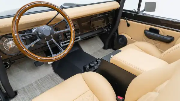 1975 Classic Ford Bronco_14 Driver Side Interior