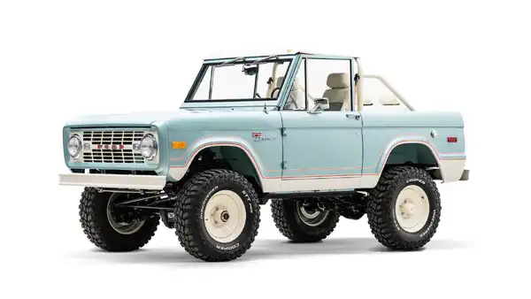 1976 Classic Ford Bronco_3 Drivers Side Front 3.4