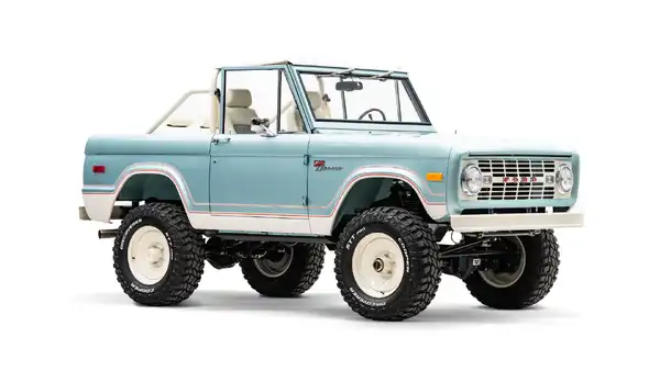1976 Classic Ford Bronco_7 Passenger Side Front  3.4