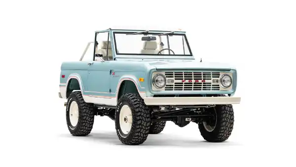 1976 Classic Ford Bronco_6 Passenger Side Front 