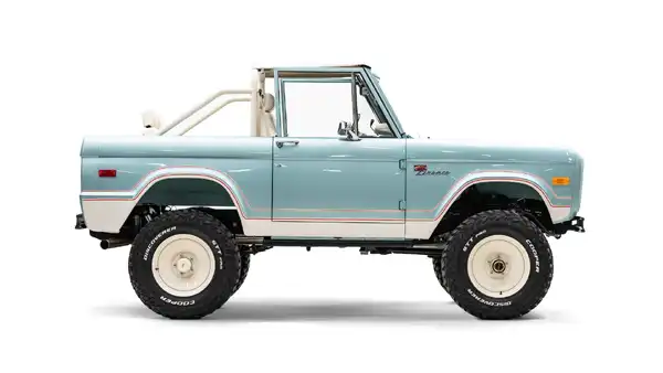 1976 Classic Ford Bronco_8 Passenger Side