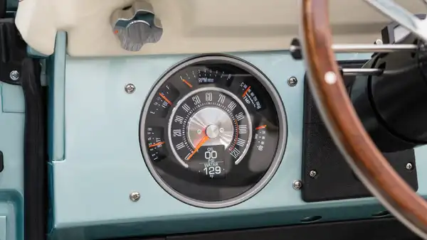 1976 Classic Ford Bronco_15 Dakota Digital Gauges