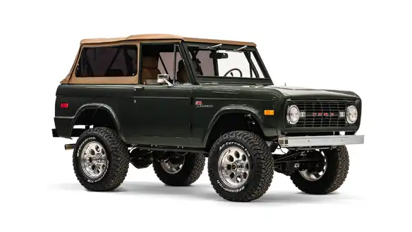 1974 Classic Ford Bronco_7 Passenger Side Front  3.4