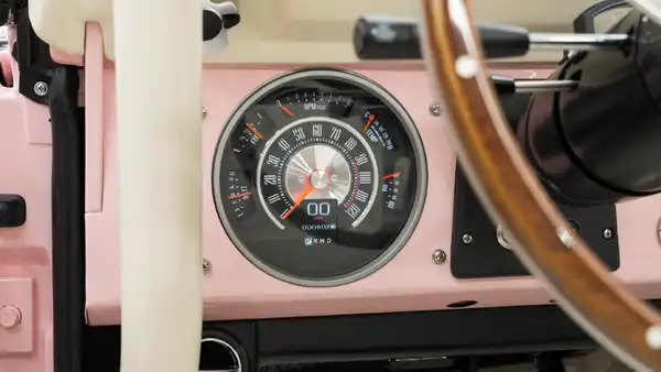 1968 Classic Ford Bronco_15 Dakota Digital Gauges