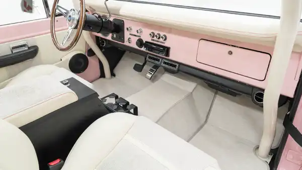 1968 Classic Ford Bronco_19 Passenger Side Interior