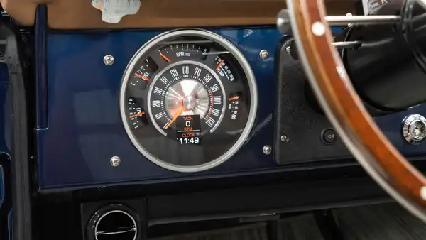 1968 Classic Ford Bronco_15 Dakota Digital Gauges