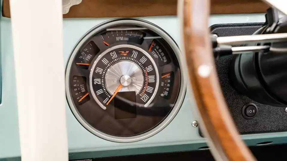 1977 Velocity Classic Ford Bronco_15 Dakota Digital Gauges