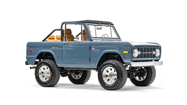 1971 Anvil Classic Ford Bronco_0001_Passenger Side Front Qtr
