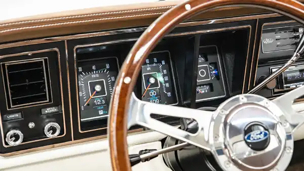 1976 Ford F150 For Sale_15 Dakota Digital Gauges
