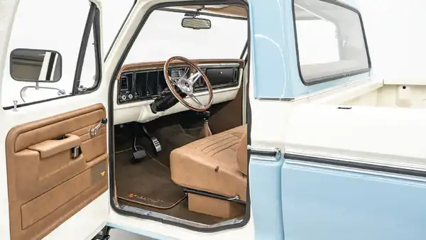 1976 Ford F150 For Sale_17 Front Interior