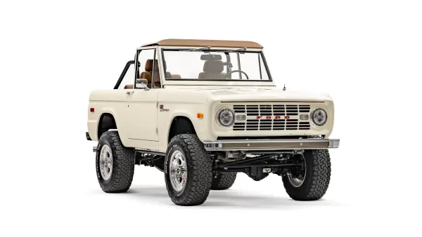 1973 Wimbledon White Ford Bronco_Passenger Side Front 