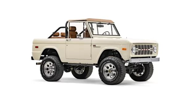 1973 Wimbledon White Ford Bronco_Passenger Side Front  3.4
