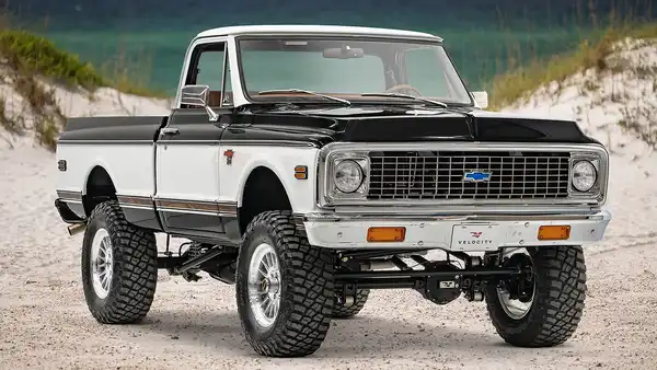 Velocity Heritage Series Chevrolet K10 8258_beach