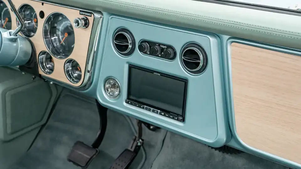 Classic Chevy K10 Truck_15 Dakota Digital Gauges