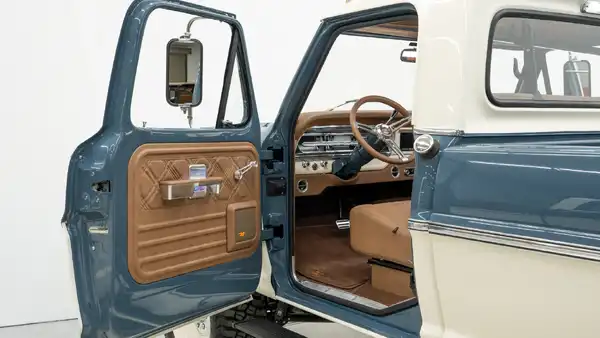 1967 Ford F250_18 Passenger Side Interior