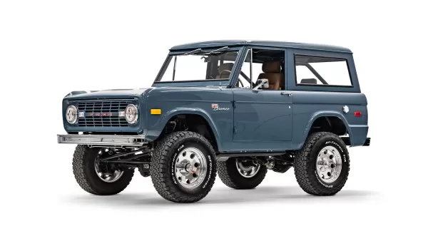 1966_Classic Bronco_Hardtop_0009_Driver Side Front QTR