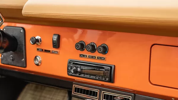 1973_Pearl Orange_Bronco_0020_Stereo And AC Controls