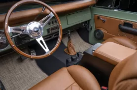https://www.velocityrestorations.com/assets/vehicles/1656-1970-velocity-classic-frod-bronco-14-15-driver-side-interior-sm.webp