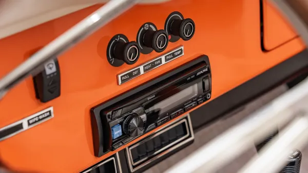 Velocity 1971 Bronco Ranger Alpine Bluetooth Stereo