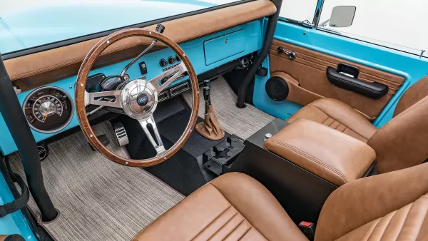 1969_Tiffany Blue_6PT_0020_Custom Drivers Interior