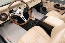 https://www.velocityrestorations.com/assets/vehicles/3264-1969-velocity-classic-bronco-cpo-14-15-driver-side-interior-sm.webp