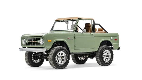 1976 Boxwood Green Ford Bronco_3 Drivers Side Front 3.4