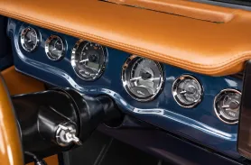 https://www.velocityrestorations.com/assets/vehicles/3951-1973-velocity-international-scout-215-dakota-digital-gauges-sm.webp
