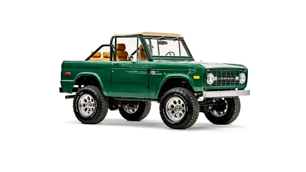 Velocity 1975 Rancing Green Ford Bronco_7 Passenger Side Front  3.4
