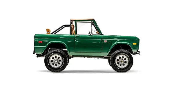 Velocity 1975 Rancing Green Ford Bronco_8 Passenger Side