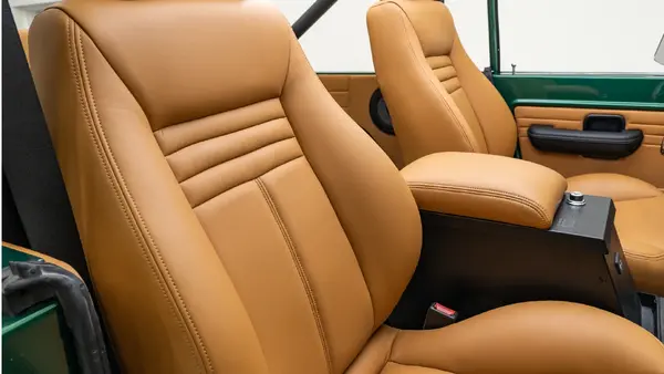 Velocity 1975 Rancing Green Ford Bronco_19 Interior