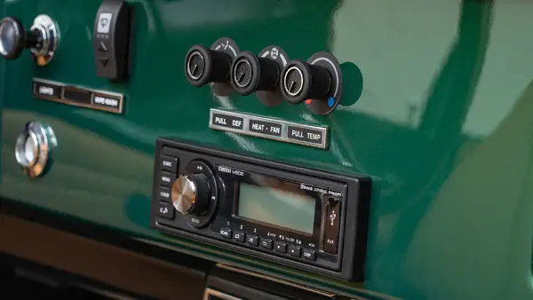 Velocity 1975 Rancing Green Ford Bronco_21 Interior