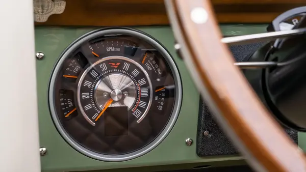 Boxwood Green Early Ford Bronco_15 Dakota Digital Gauges