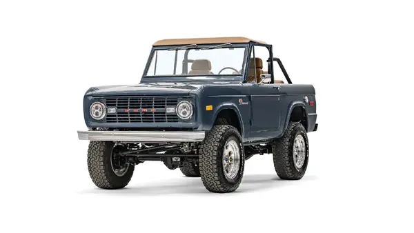 1975 Classic Ford Bronco_6 Passenger Side Front 