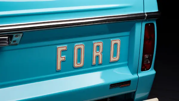 1973 Tiffany Blue Ford Bronco_28 Engine