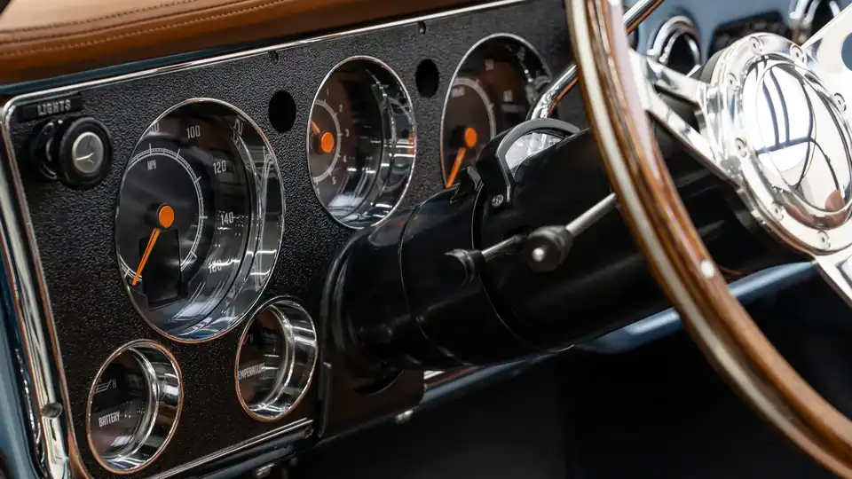 1972 Chevrolet K5 Blazer_15 Dakota Digital Gauges