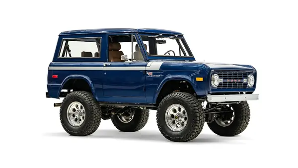 1975 Custom Ford Bronco_7 Passenger Side Front  3.4