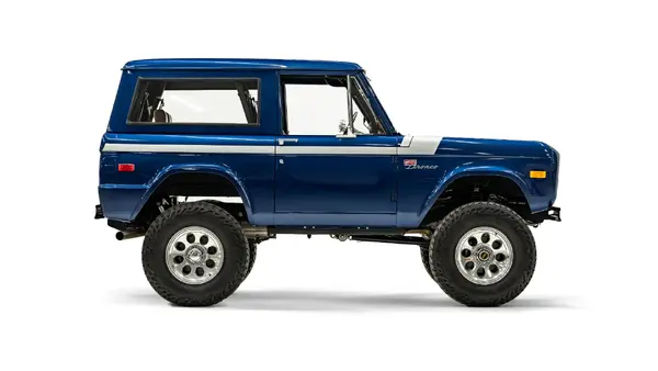 1975 Custom Ford Bronco_8 Passenger Side