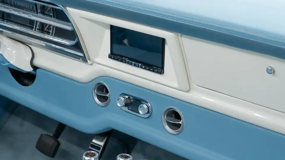 1968 Wind Blue Ford F250 Details (13)