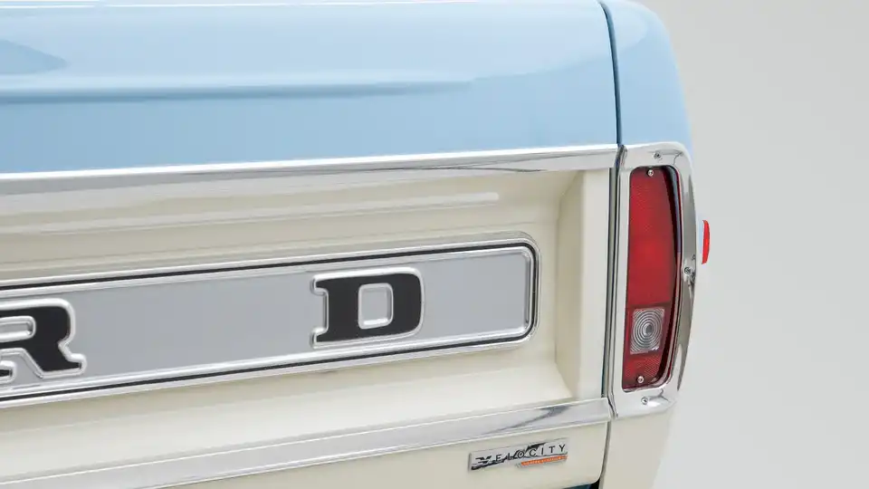 1968 Wind Blue Ford F250 Details (4)