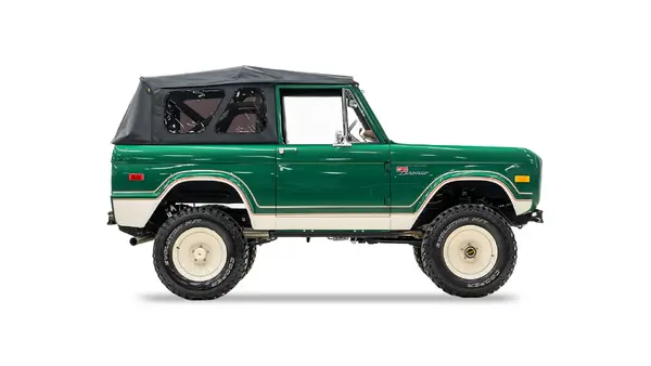 7579 Ford Bronco Velocity Racing Green 10