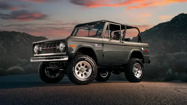 1971 Early Ford Bronco Lifestyle 01