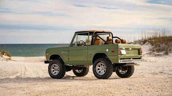 1970 Boxwood Green Bronco At The Beach 03