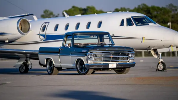 19720 Ford F100 At Airport 01