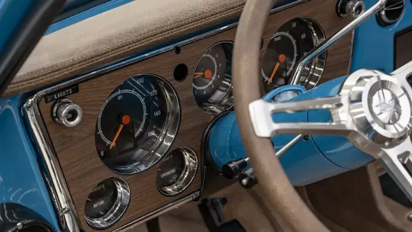 1972 Chevrolet K5 Blazer_15 Dakota Digital Gauges