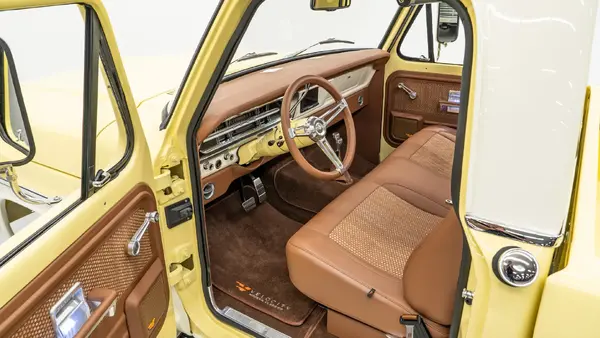 1971 Yellow Ford F250 Highboy_17 Front Interior